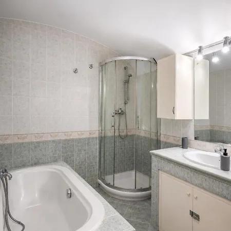 Living Adua Centro * Тортона